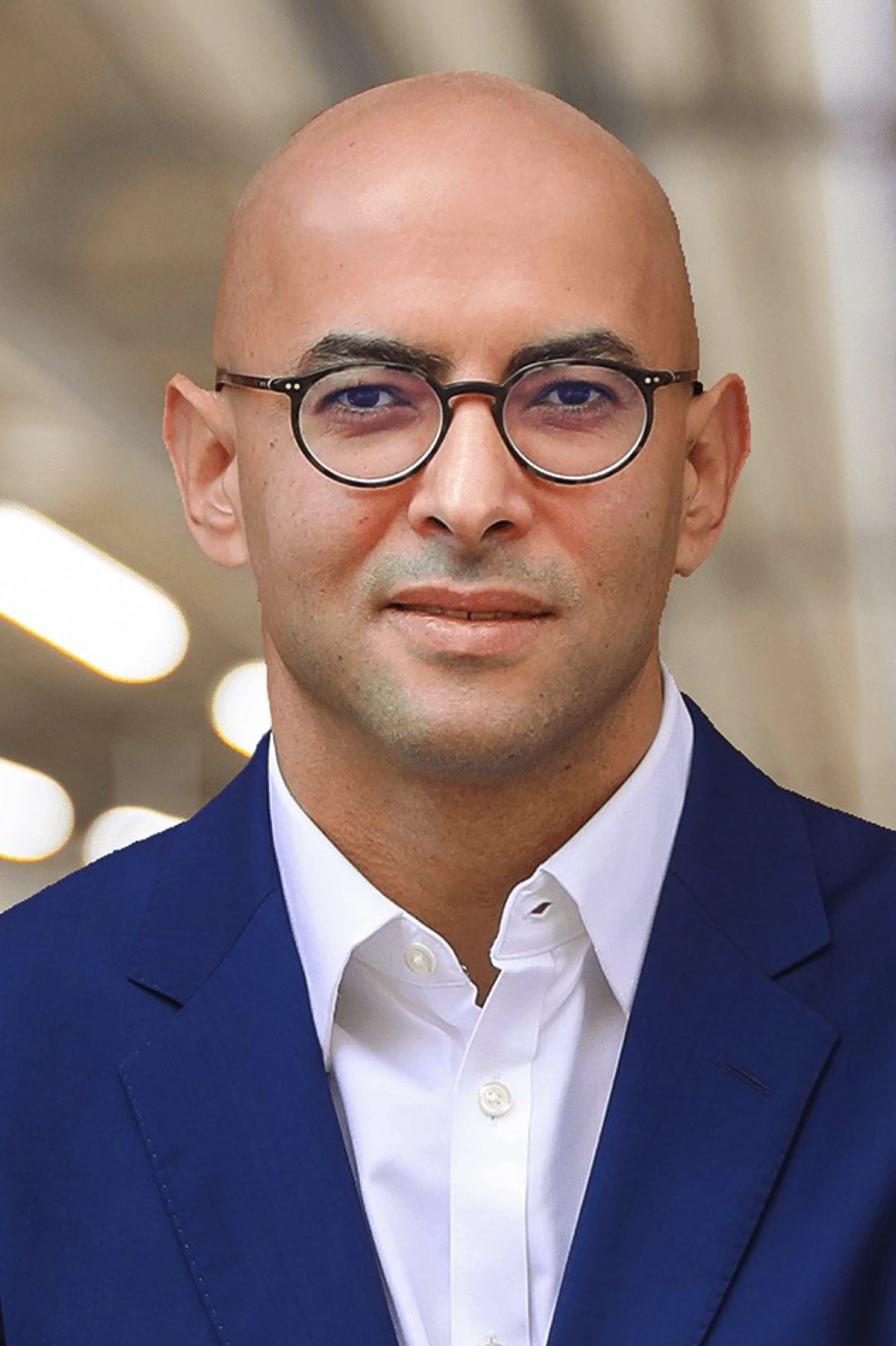 Portrait of Dr. Hadi Saleh